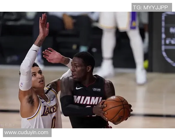 德黑兰独立队与柏斯队激战正酣精彩对决引发球迷热议 德黑兰独立队与柏斯队激战正酣精彩对决引发球迷热议