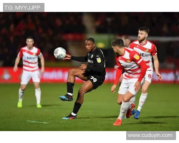 林肯城与罗瑟汉姆的激烈对决揭示英甲联赛的竞争魅力与球队实力较量