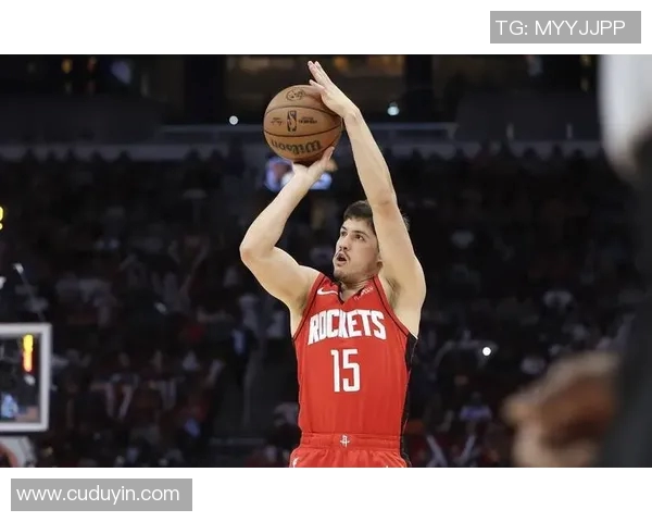 火箭队在激战中以132比127险胜勇士队展现强大团队合作与进攻火力 火箭队在激战中以132比127险胜勇士队展现强大团队合作与进攻火力