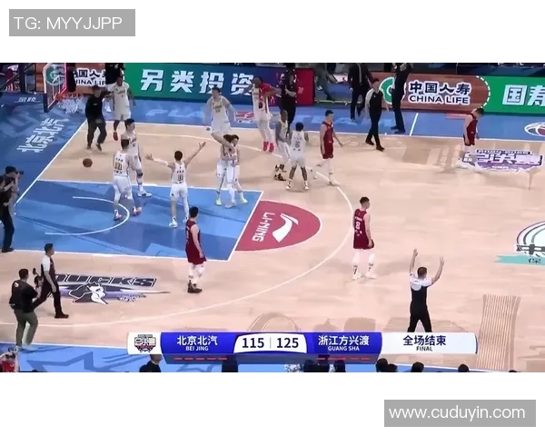 广厦与辽宁激战正酣实时比分更新带你直击比赛精彩瞬间